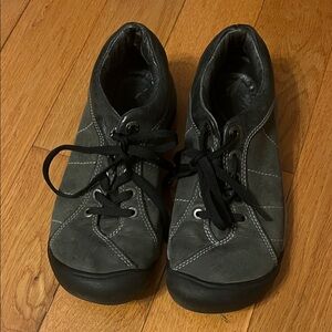 Gray Casual Lace-Up Shoes by Keen Women’s 6
